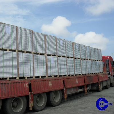 Papel de copias de NCR de pasta de madera de grado pequeño 43*61 50/55/75GSM Papel sin carbono